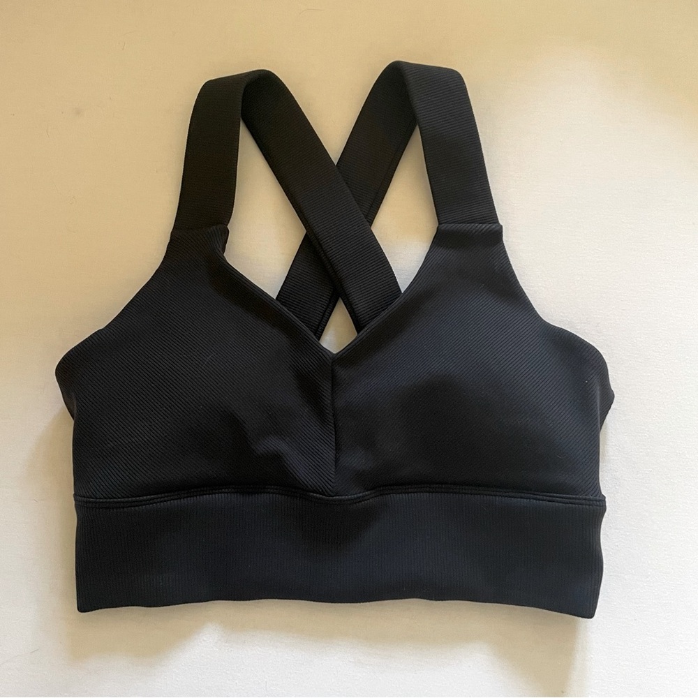 Firm Price Alo Yoga Sports Bra with padding, Size Medium, Black